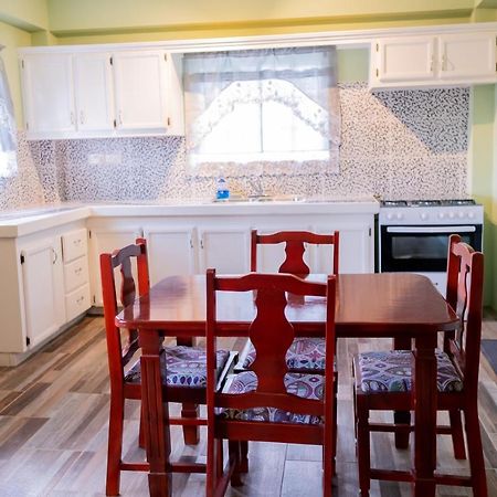 Golden Palms Apartment Kingstown Bagian luar foto