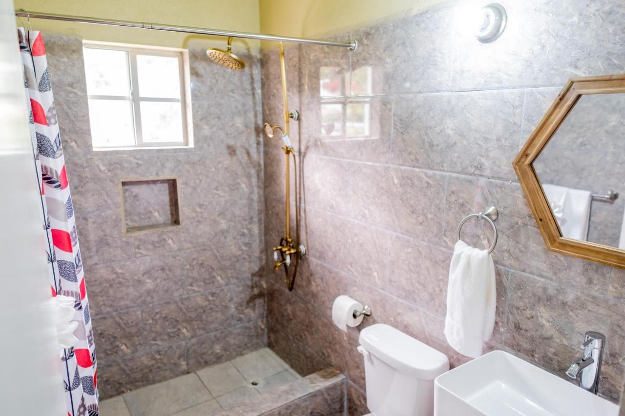 Golden Palms Apartment Kingstown Bagian luar foto