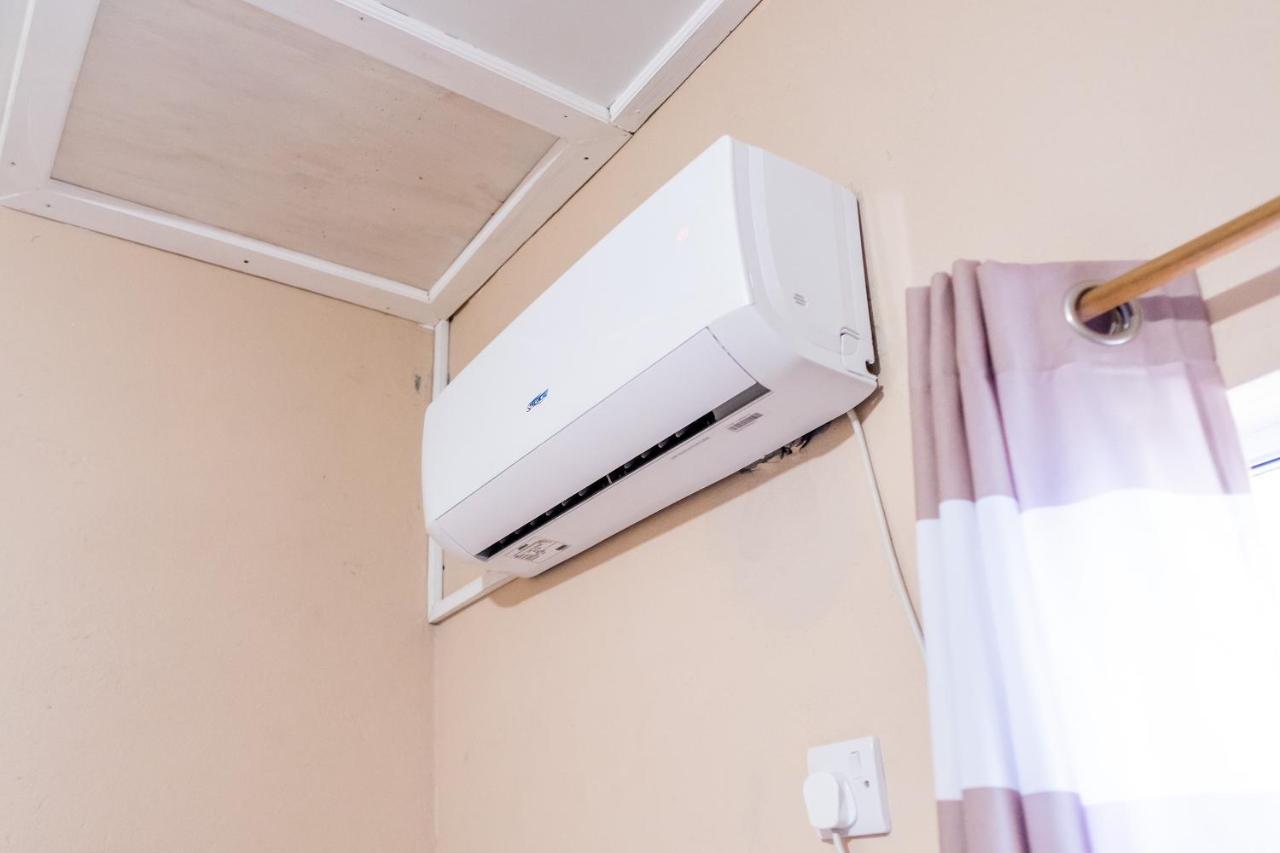 Golden Palms Apartment Kingstown Bagian luar foto