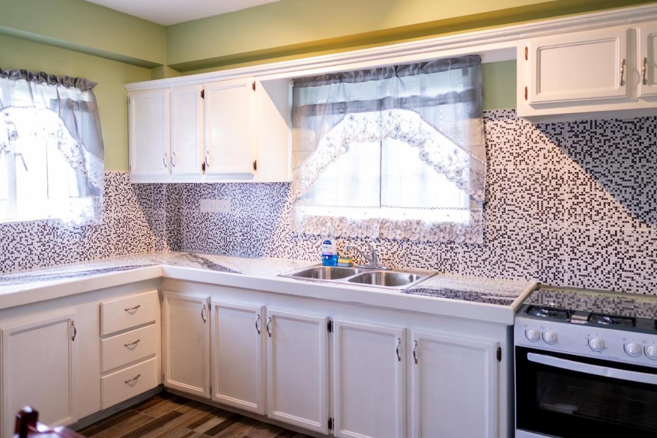 Golden Palms Apartment Kingstown Bagian luar foto